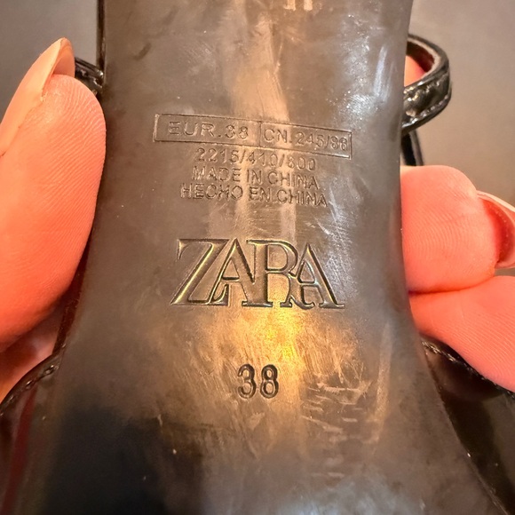 Zara Black Patent Leather Heels - Picture 4 of 4